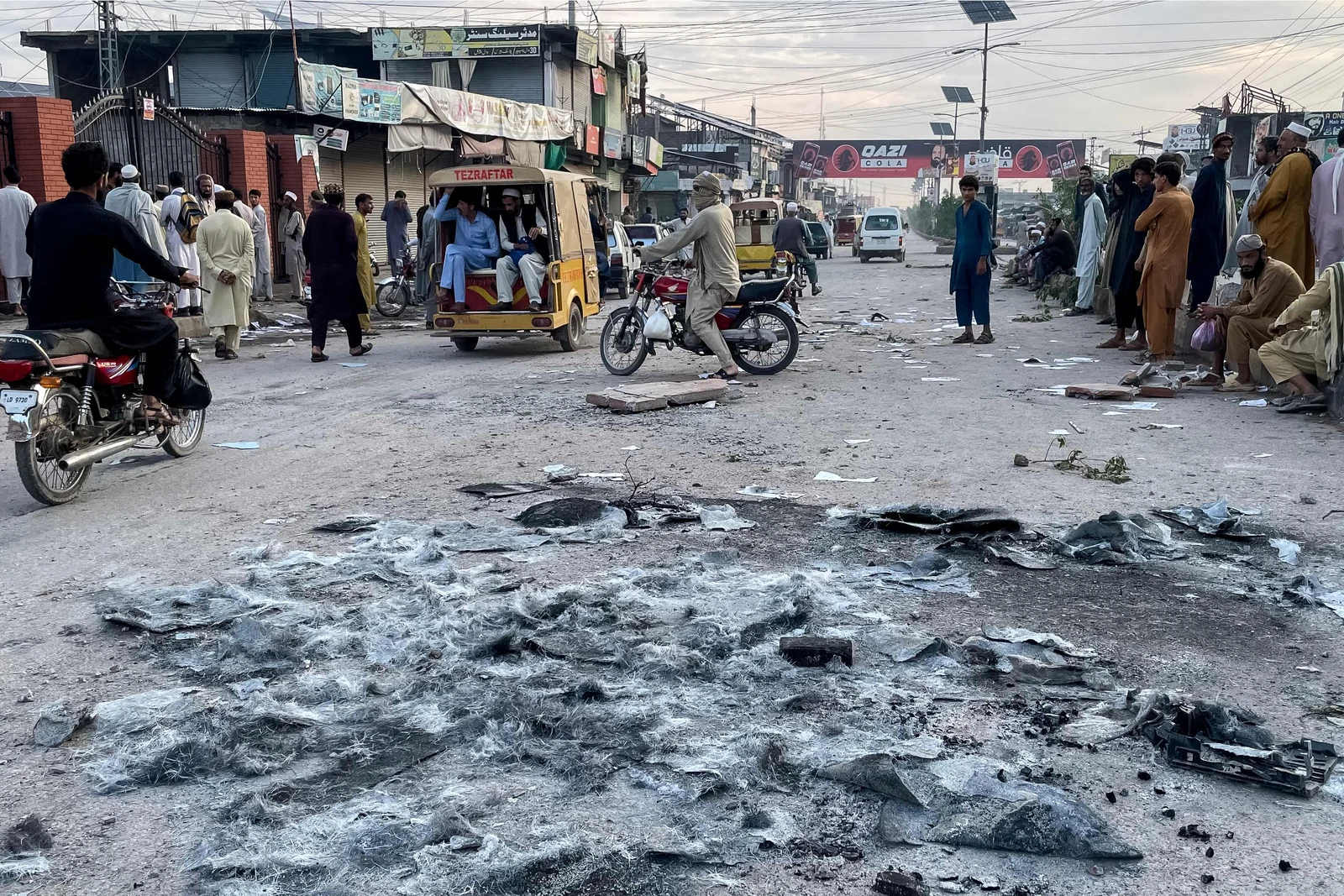 Police clash with Imran Khan supporters in northwestern Pakistan