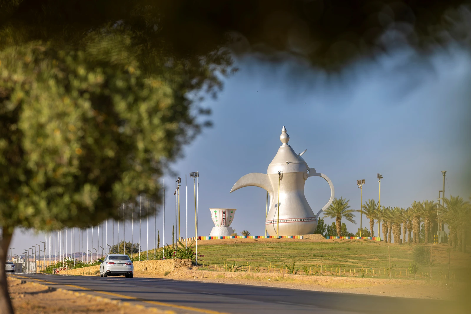 الكرم الجوفي حاضرًا في مجسمات ميادين سكاكا