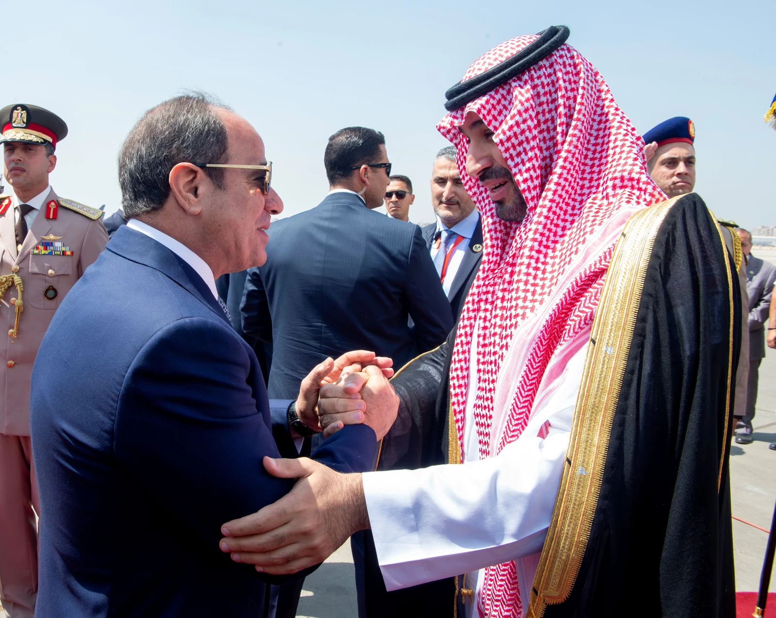 ولي العهد يصل إلى مصر في زيارة عمل