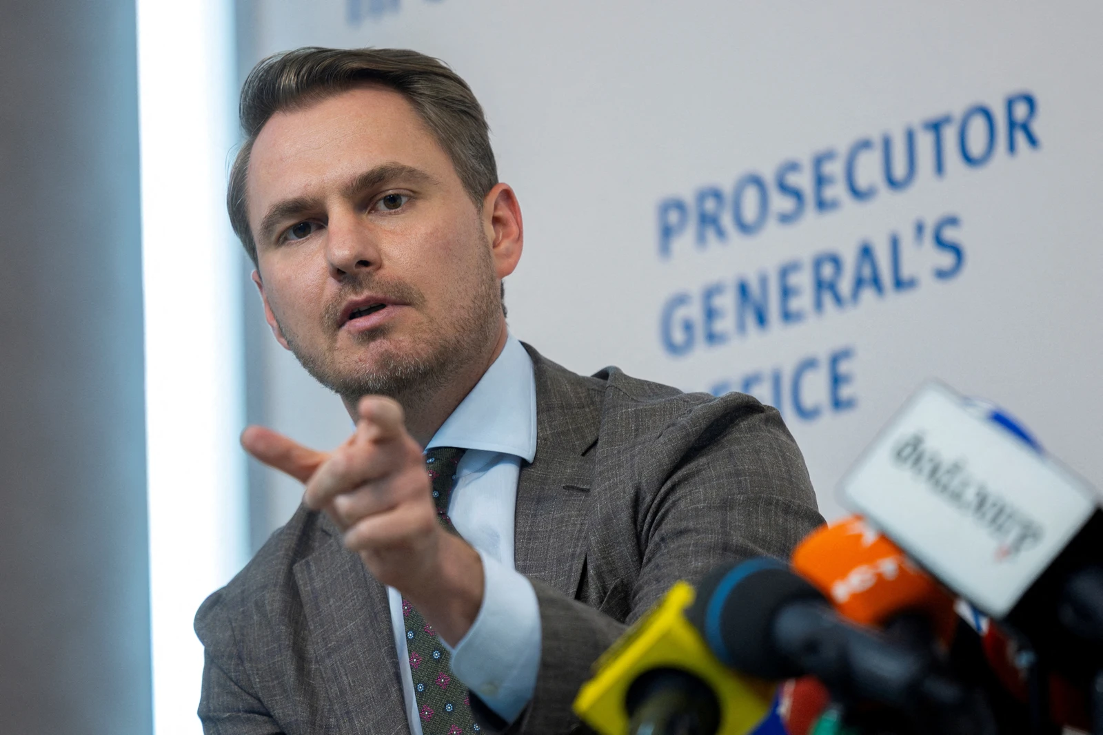 Ukraine’s prosecutor general submits resignation citing political conflict