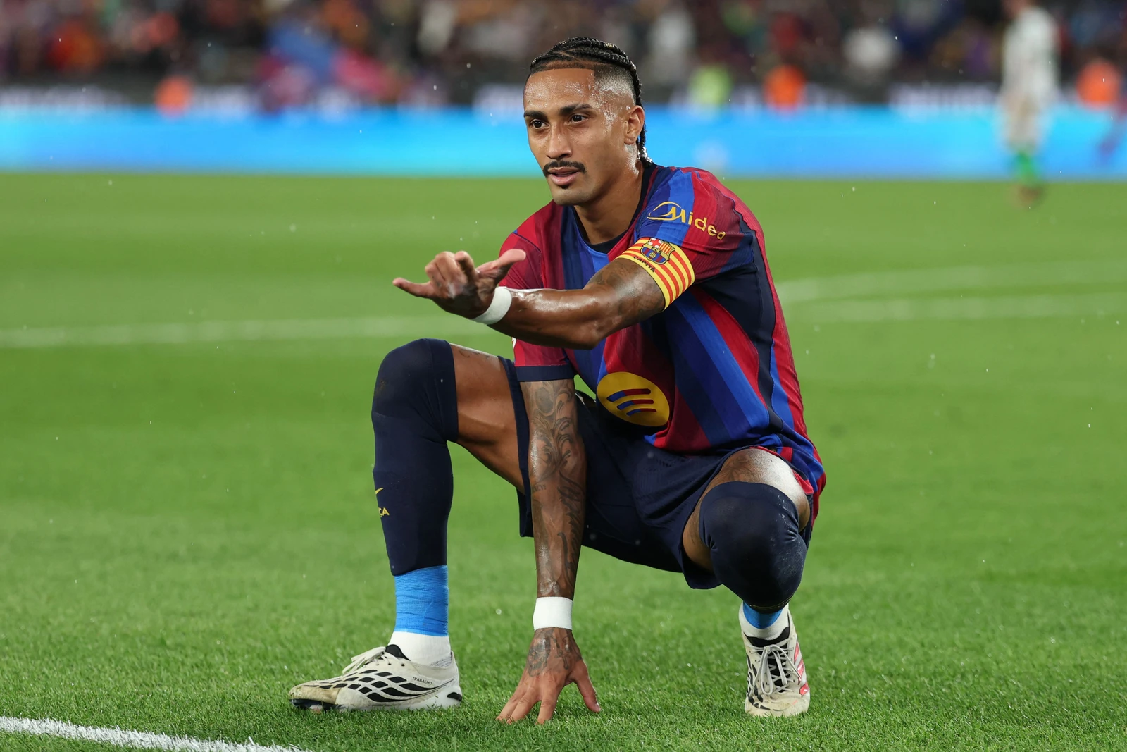 رافينيا يوافق على تمديد عقده مع برشلونة حتى 2030