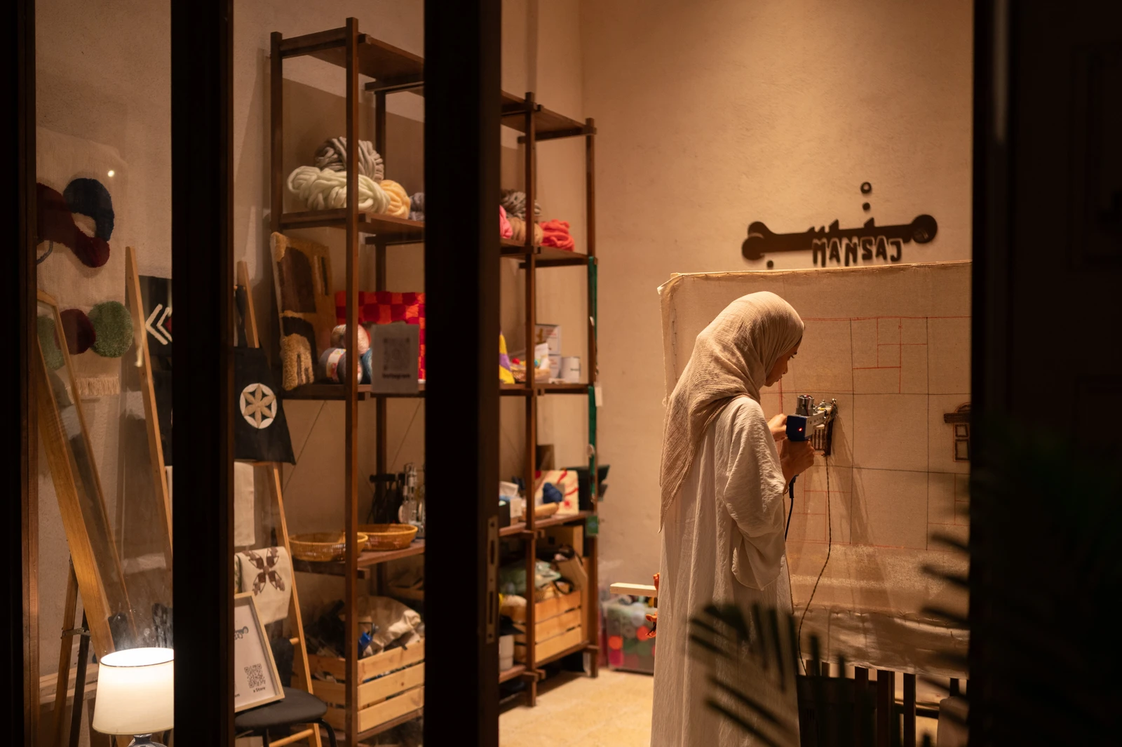 سوق الحرفيين ينبض بروح التراث في "زاوية 97" بجدة