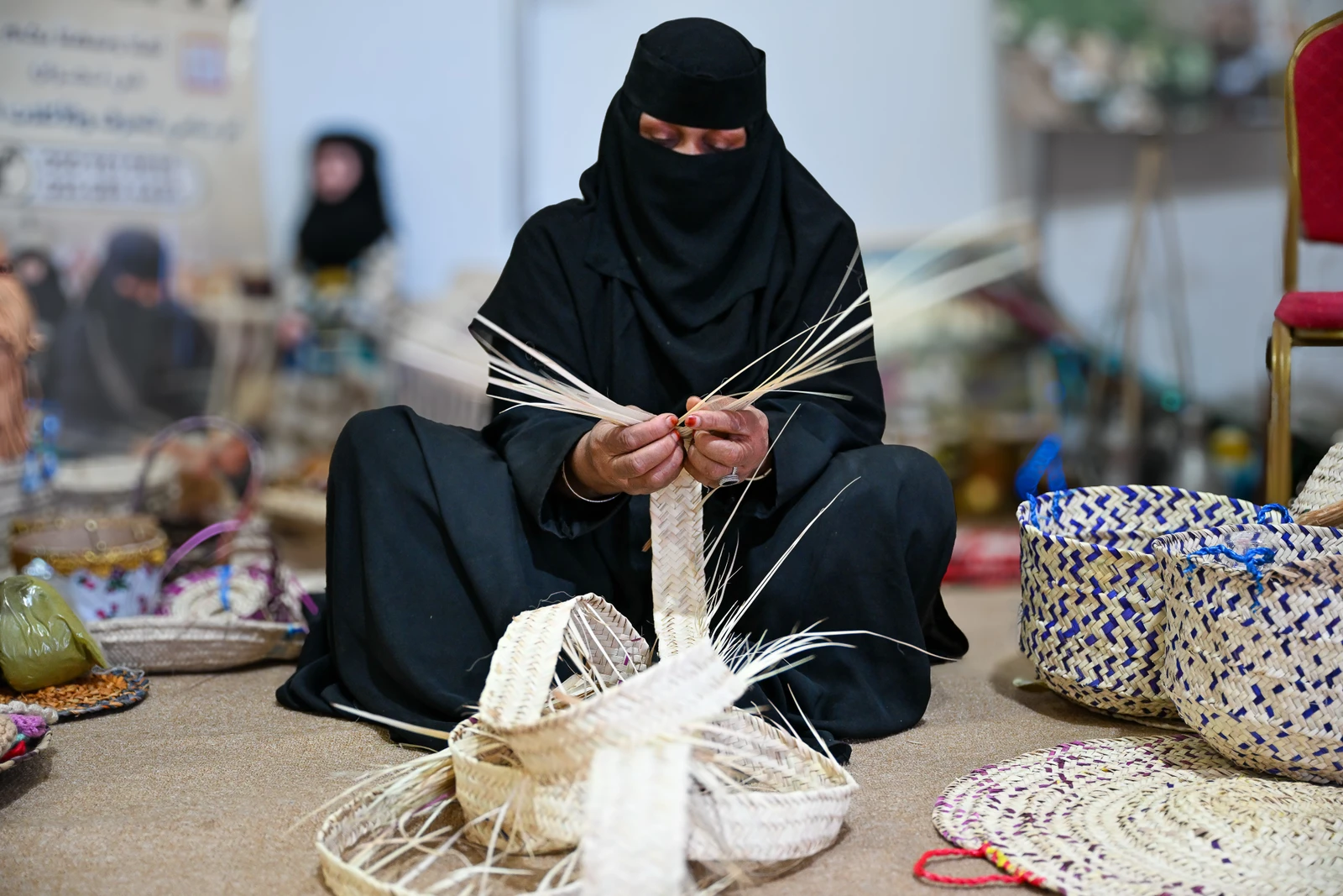 ركن الحرف اليدوية يتألق في مهرجان "خيرات نجران"