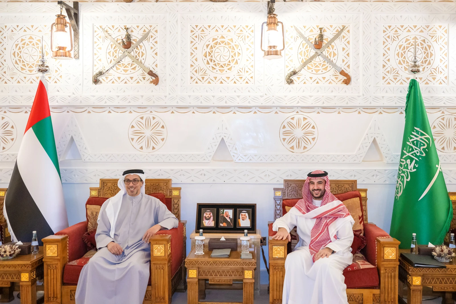 وزير الدفاع يستقبل نائب الرئيس الإماراتي