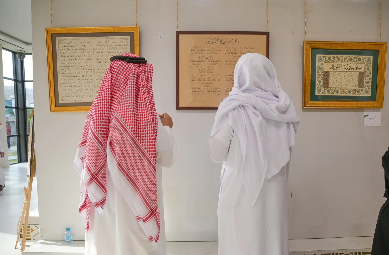 "عرش الحرف" في الباحة يعرض مقتنيات نادرة لخطاطين