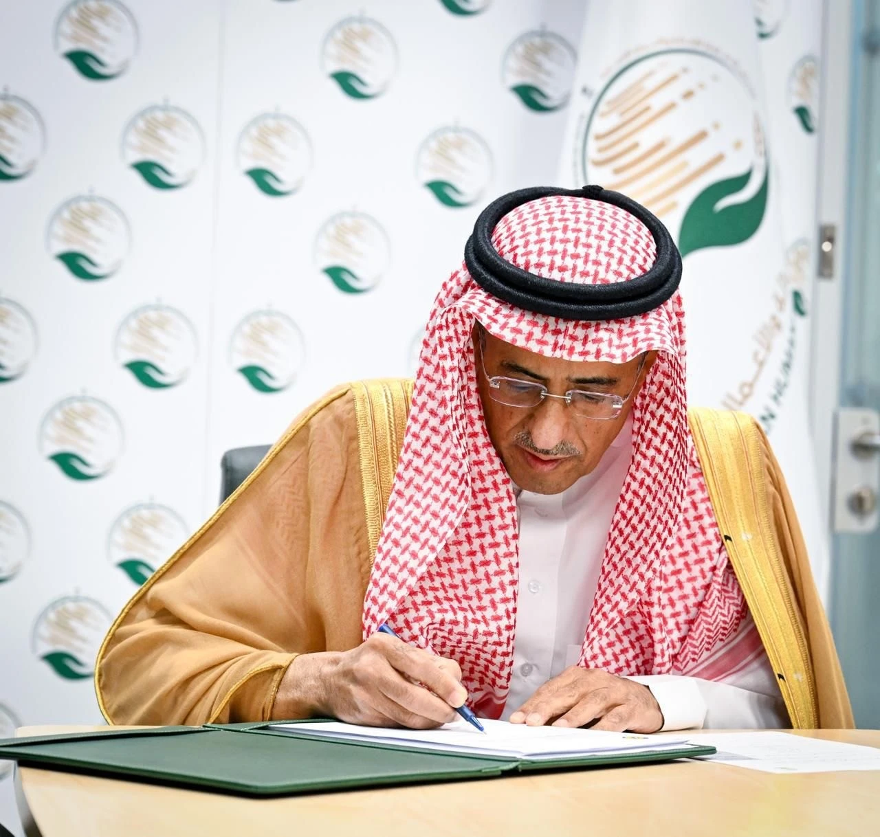 "سلمان للإغاثة" يوقع برنامجًا تنفيذيًا لتجهيز 11 منشأة صحية باليمن