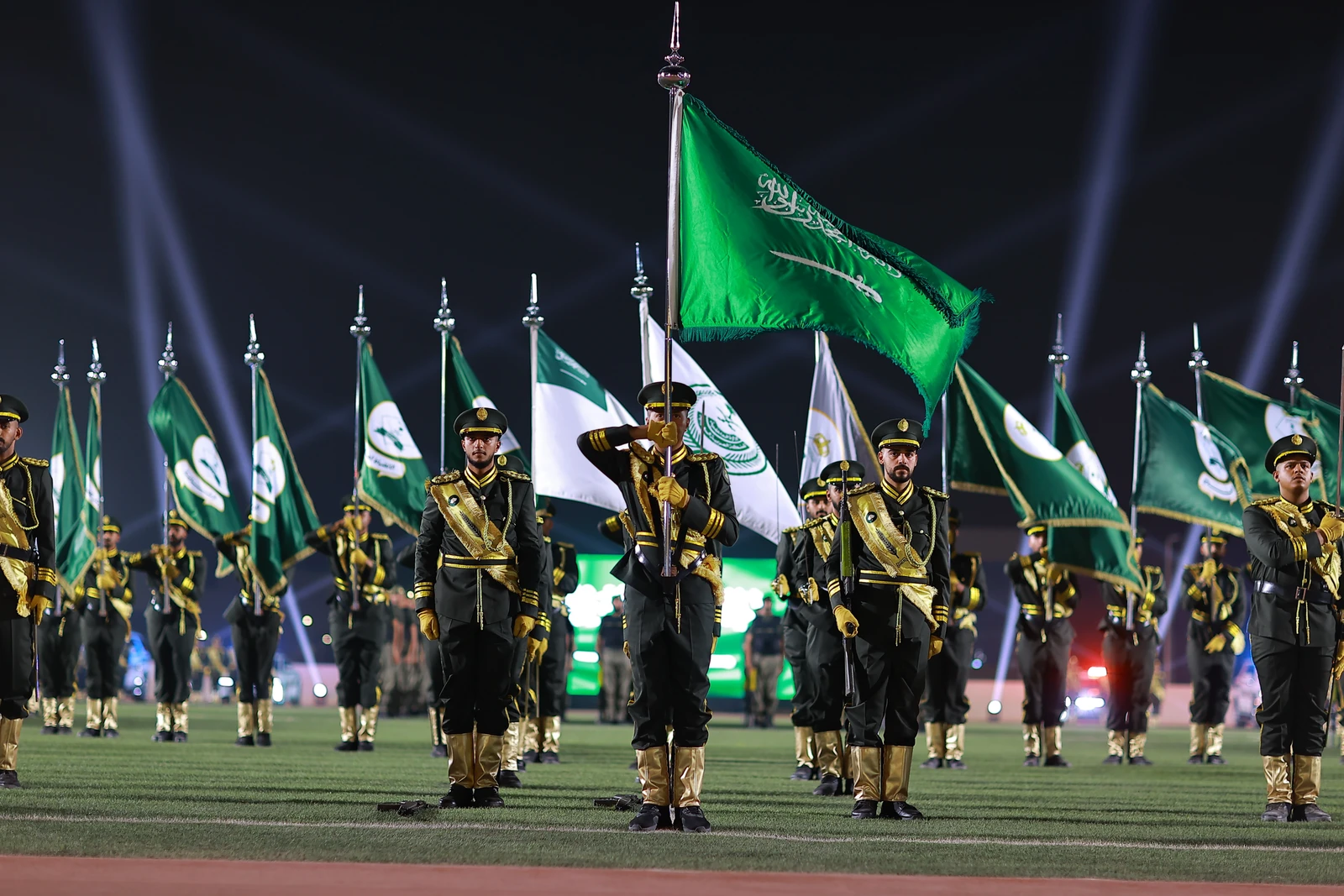 تخريج 648 فردًا في معهد الجوازات بالرياض