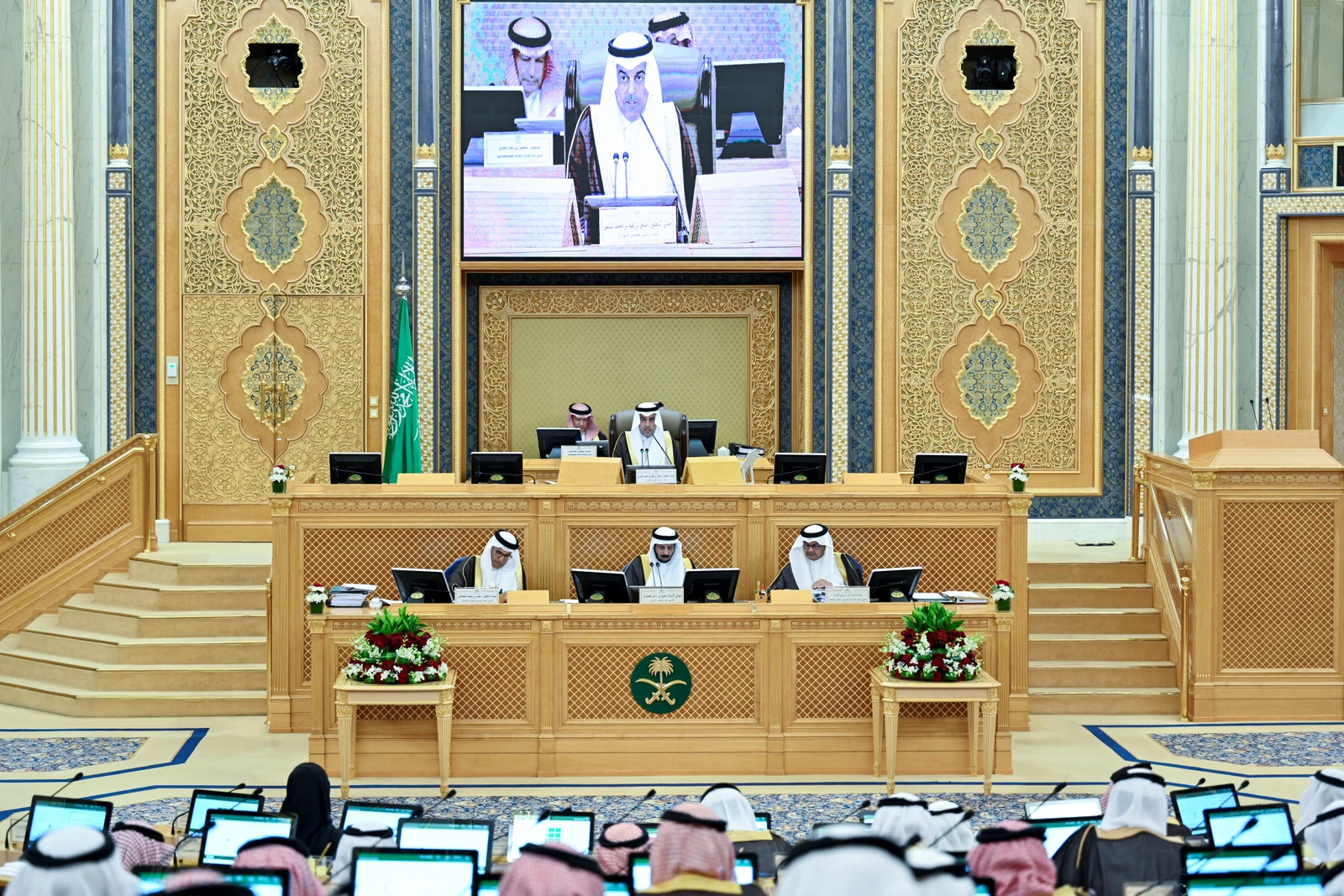 مطالبة شُورِيَّة بالاستفادة من خبرات متقاعدي التعليم