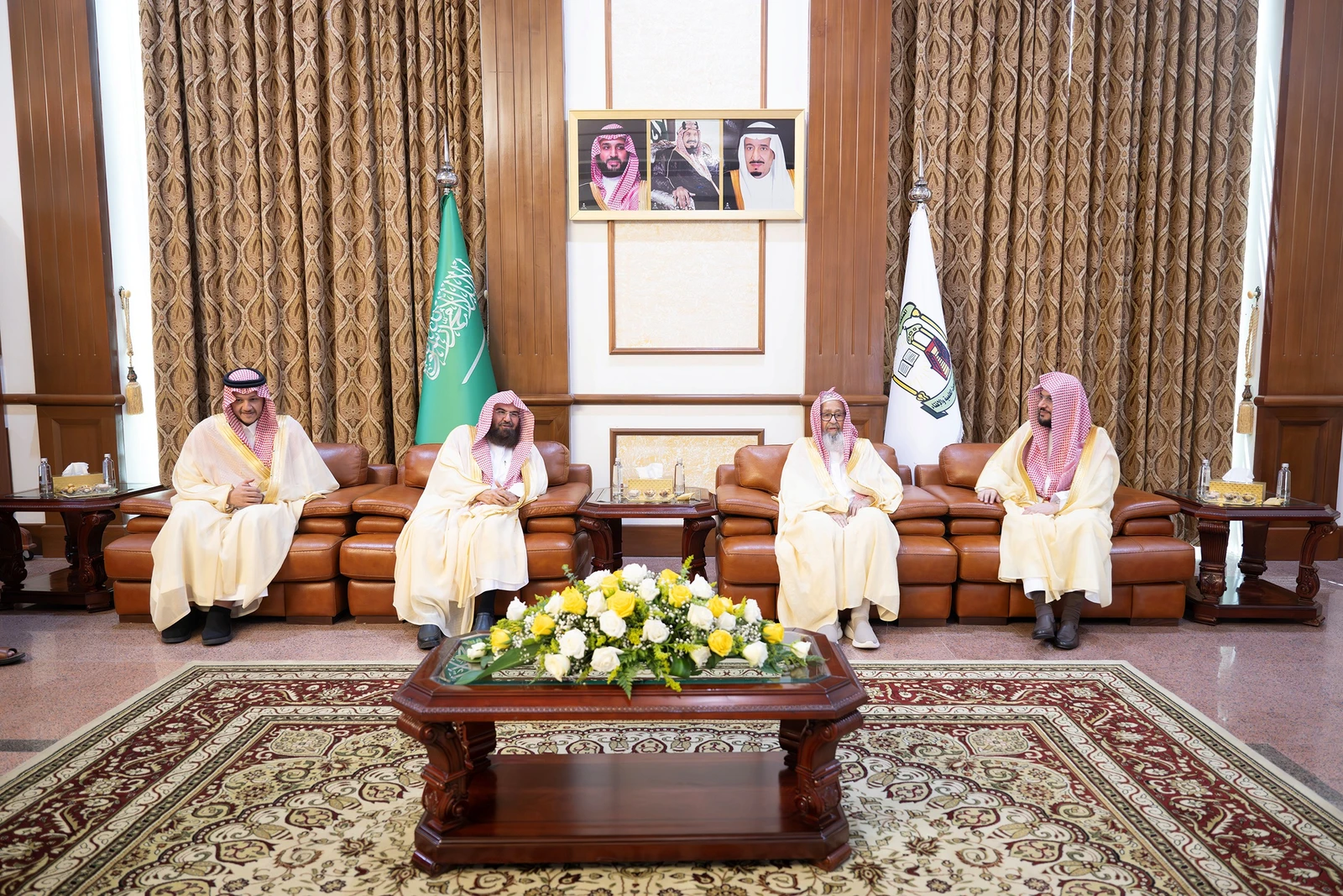 المفتي العام يستقبل رئيس الشؤون الدينية لبحث جهود الحرمين