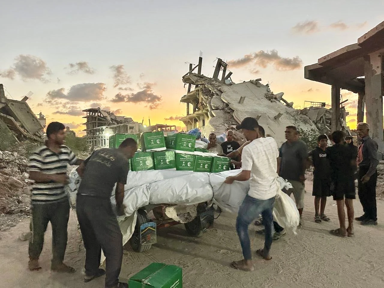 المملكة تستجيب لمناشدة أسر نازحة احترقت خيامها في غزة