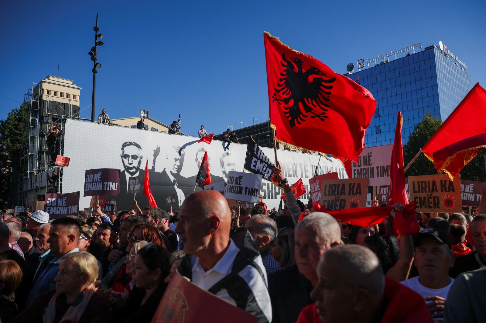 Thousands gather at new Albanian anti-government rally