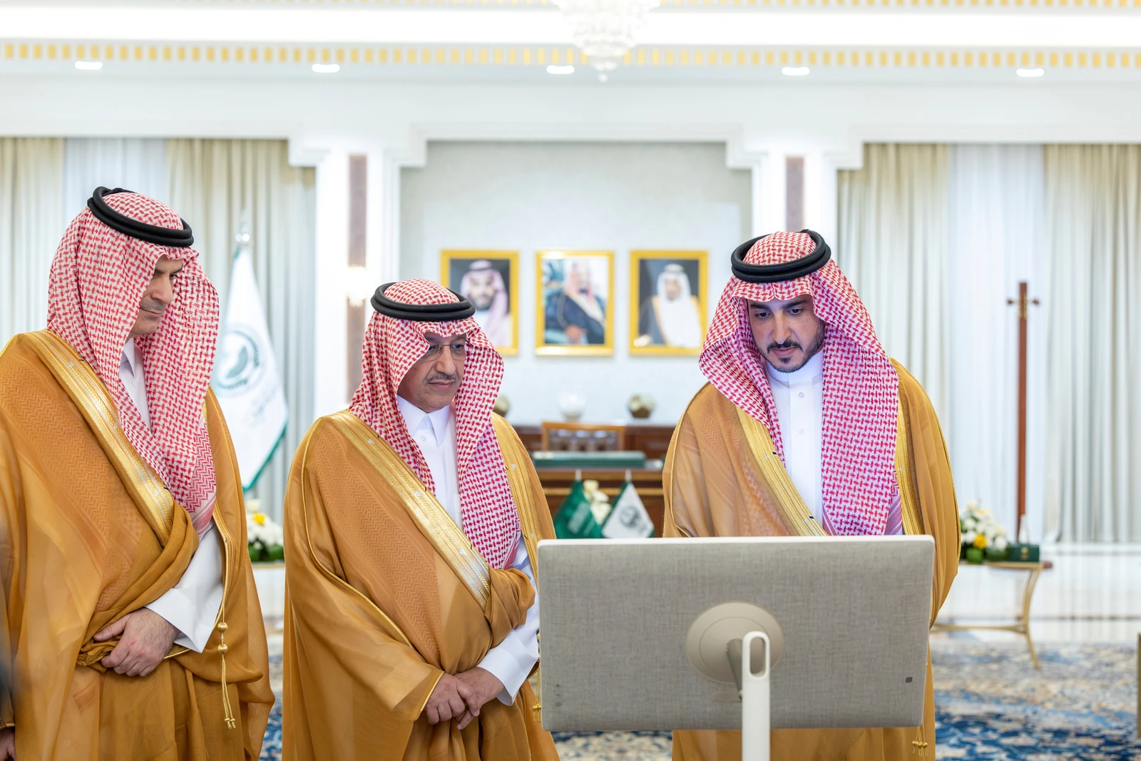 تدشين برنامج التعليم التنموي ومشروعات لجامعة الجوف