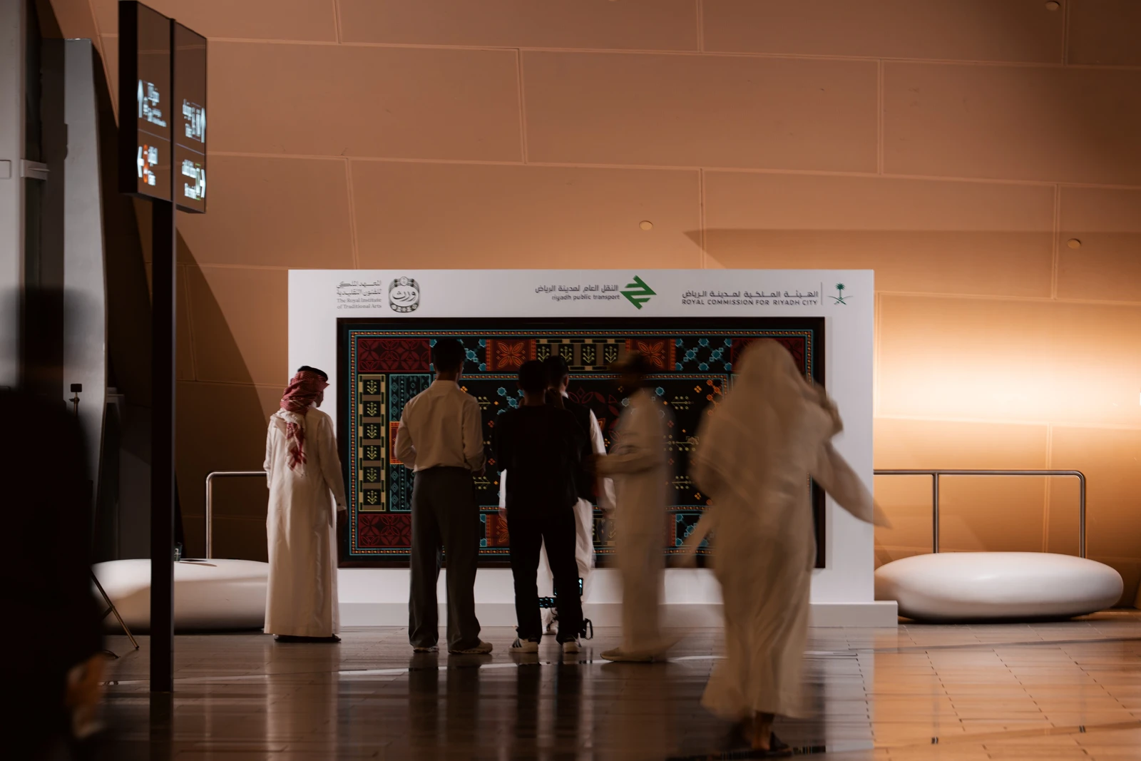 عمل فني تفاعلي في قطار الرياض احتفالاً باليوم الوطني