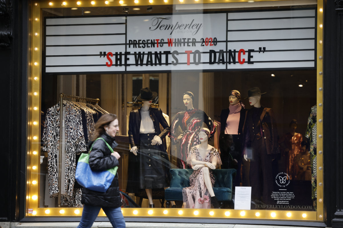 The attack in London’s upscale Mayfair district presents a dilemma familiar to visitors to many of Europe’s largest cities. (AFP file)