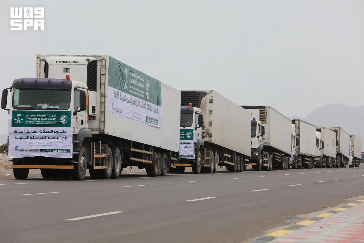 Humanitarian aid trucks arrive in Al Hawtah District, Lahj governorate, Yemen, on Sept. 2, 2026, carrying 3,960 food baskets as part of KSrelief’s second phase of the emergency food intervention project in Yemen. (SPA)