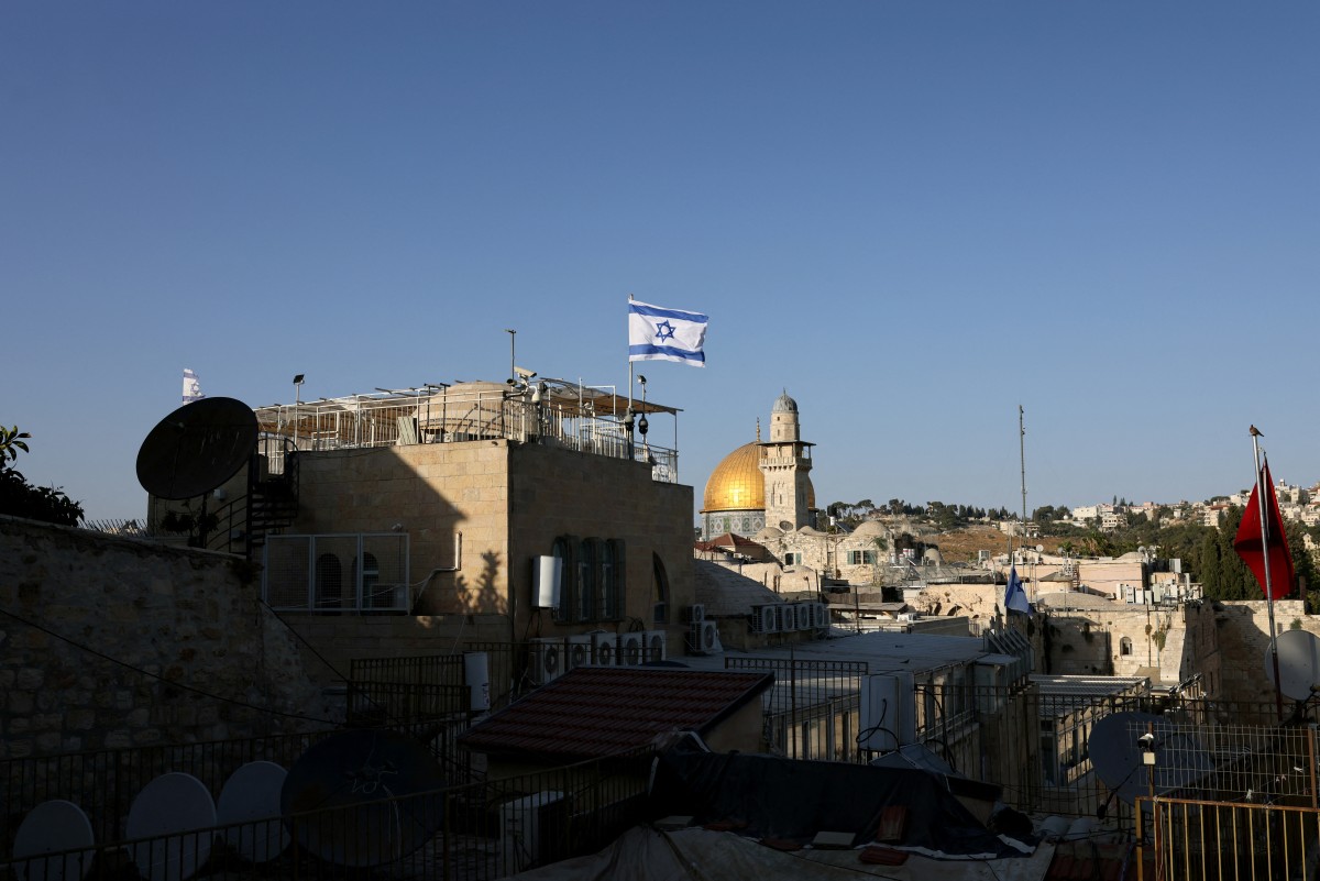 Israeli settlers storm Al-Aqsa on last day of Jewish New Year