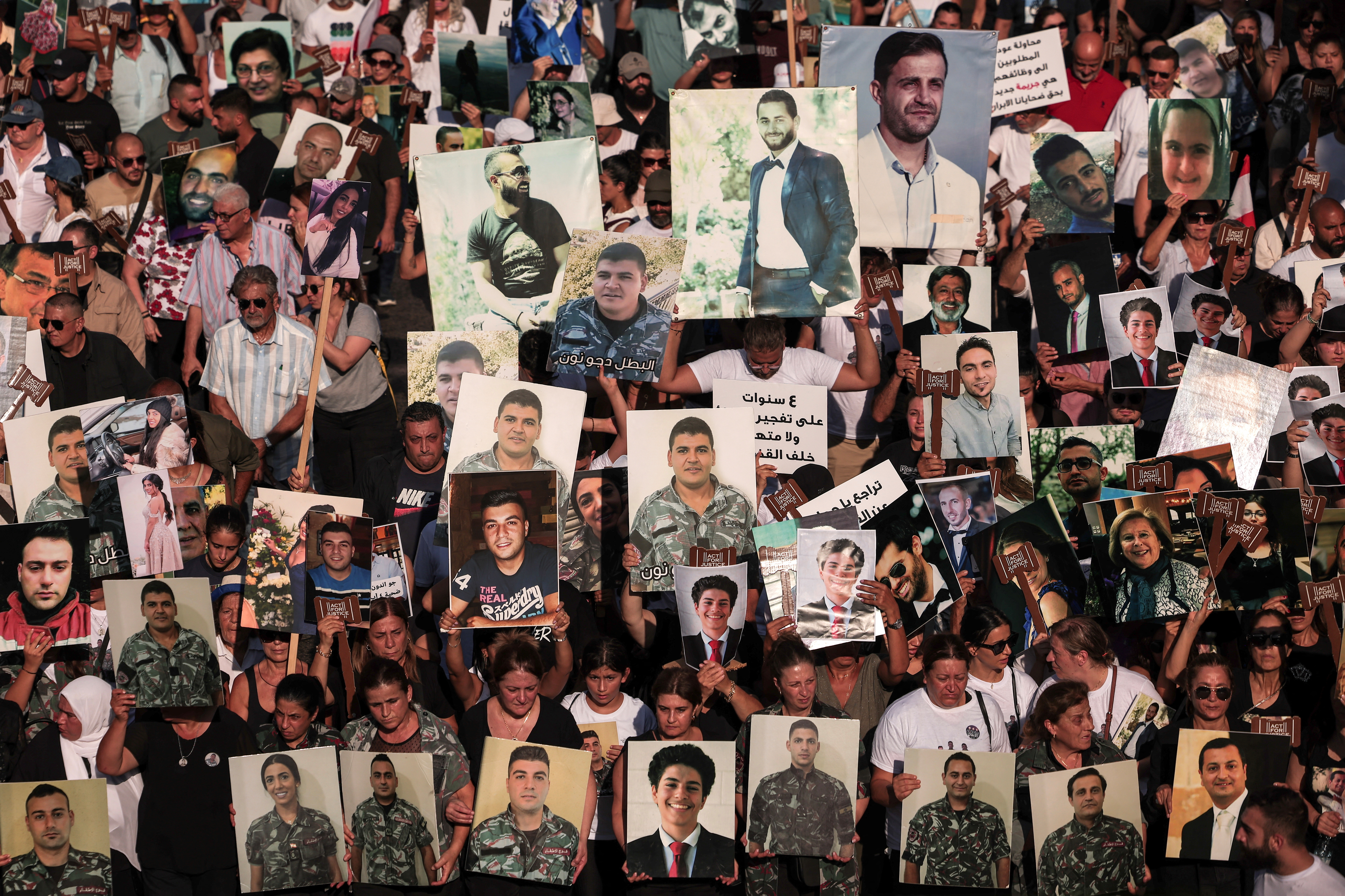 Participants hold photos of people killed in a blast at the port of Beirut in 2020, during a march marking the fourth anniversary of the explosion in the port of Beirut, Lebanon August 4, 2024. (REUTERS/File photo)