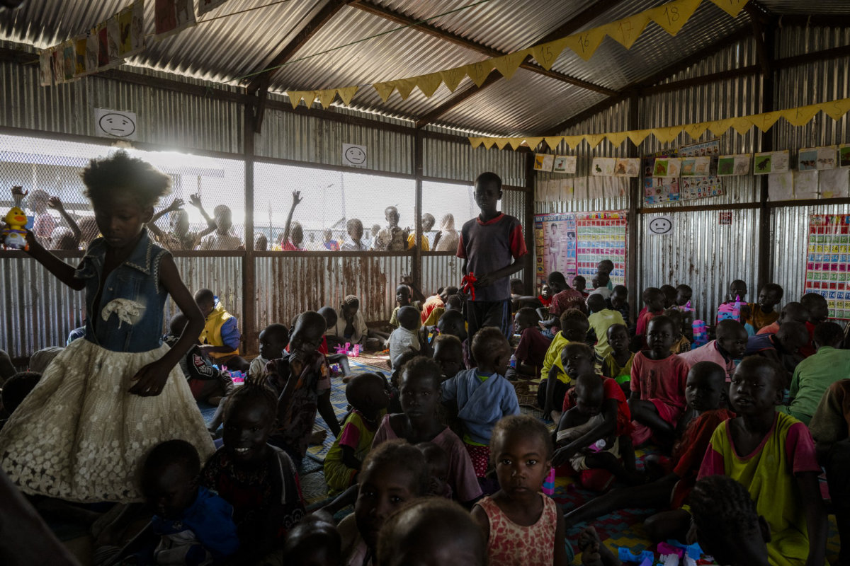 Children play on the floor of an overcrowded safe-space classroom managed by War Child Holland at the Renk Transit Center in Renk, South Sudan, on November 17, 2025. (AFP/File)