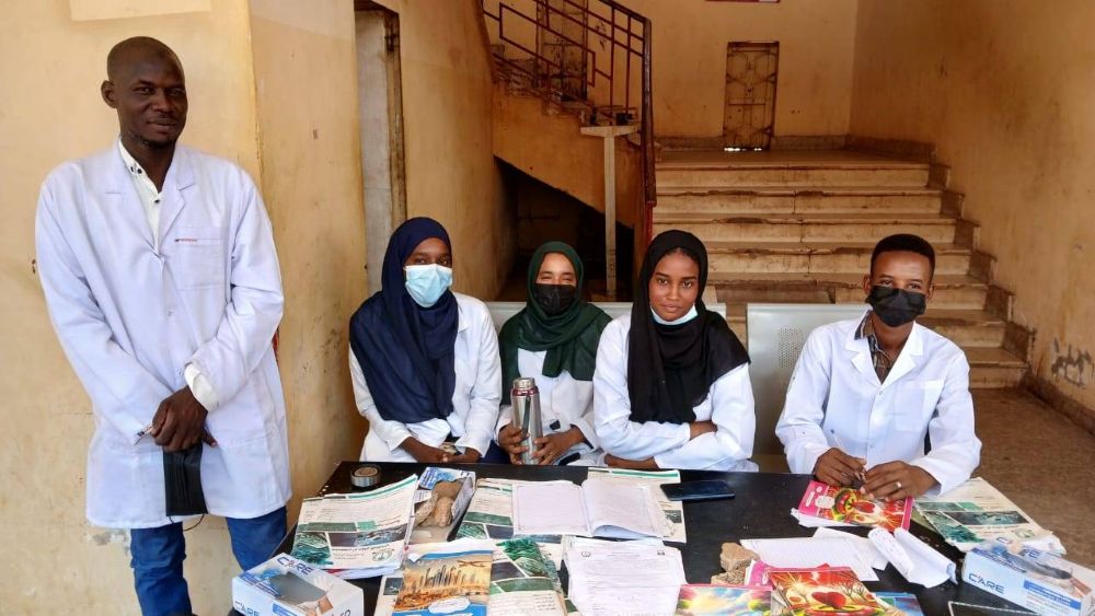 Health workers inside Omdurman Teaching Hospital. (Asharq Al-Awsat)