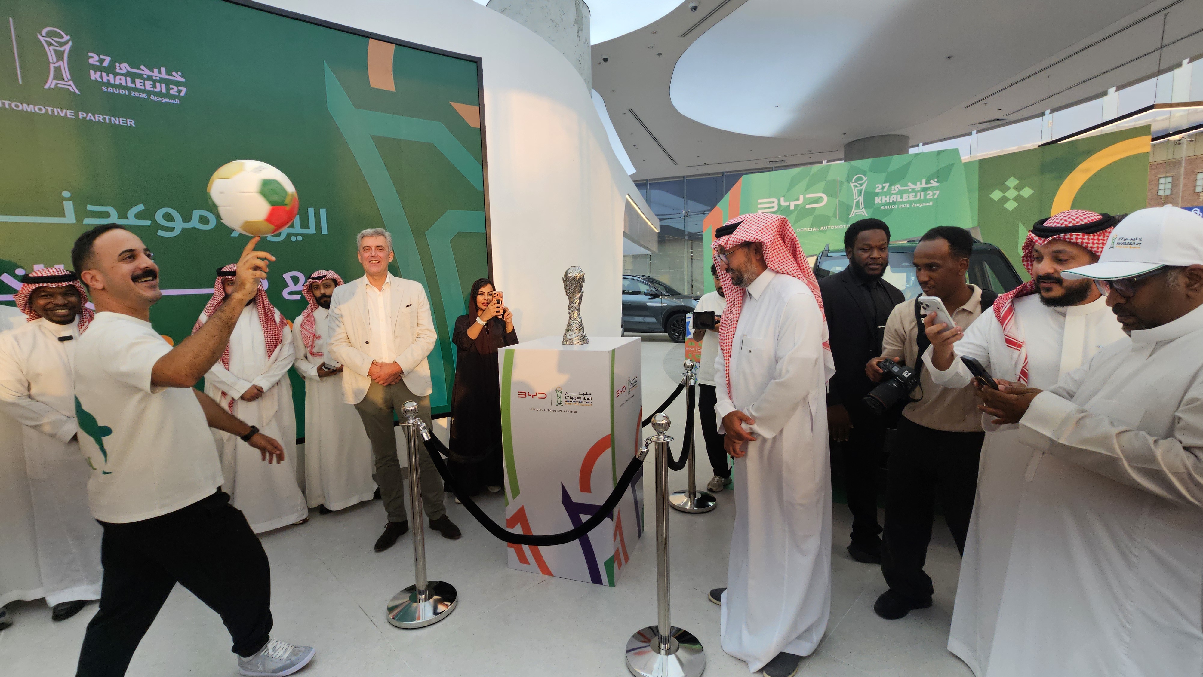 Appearance of Arabian Gulf Cup trophy adds to rising excitement in Jeddah