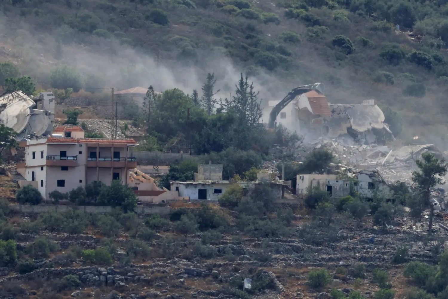 Israel links southern Lebanon withdrawal to stronger Lebanese army