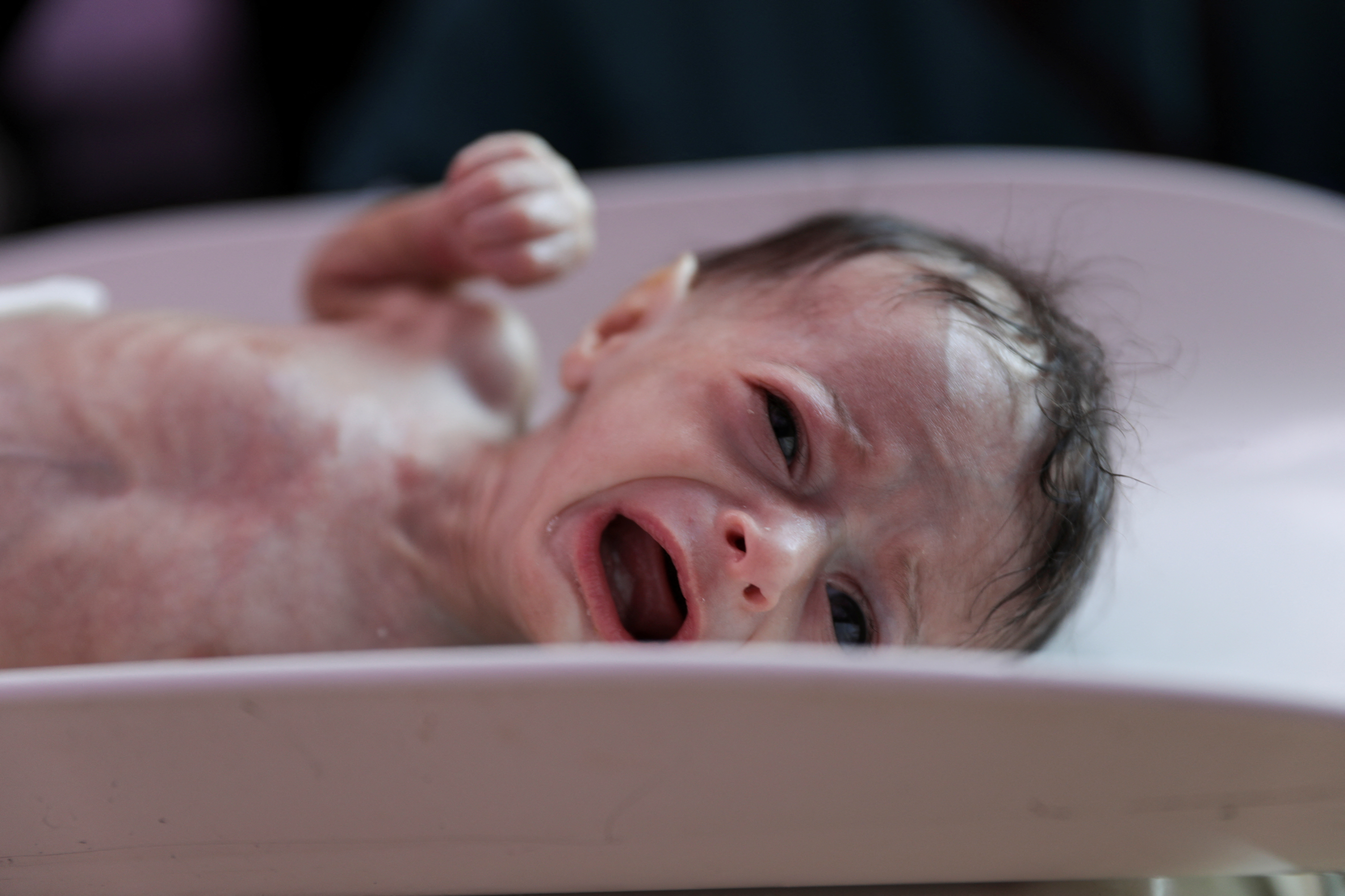 Nearly 3,000 women face risk of unassisted births as fighting rages in Yemen, UN warns