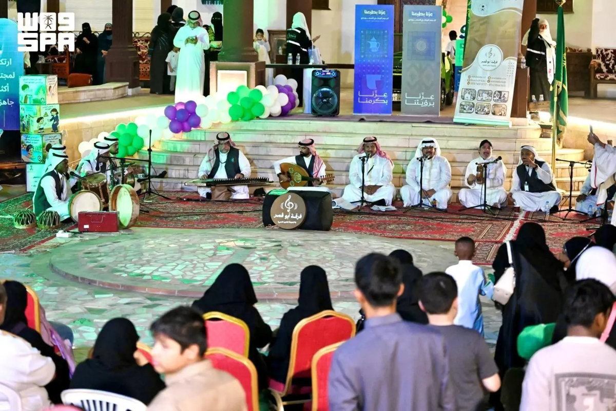 Artists perform during a show in Makkah. (SPA)