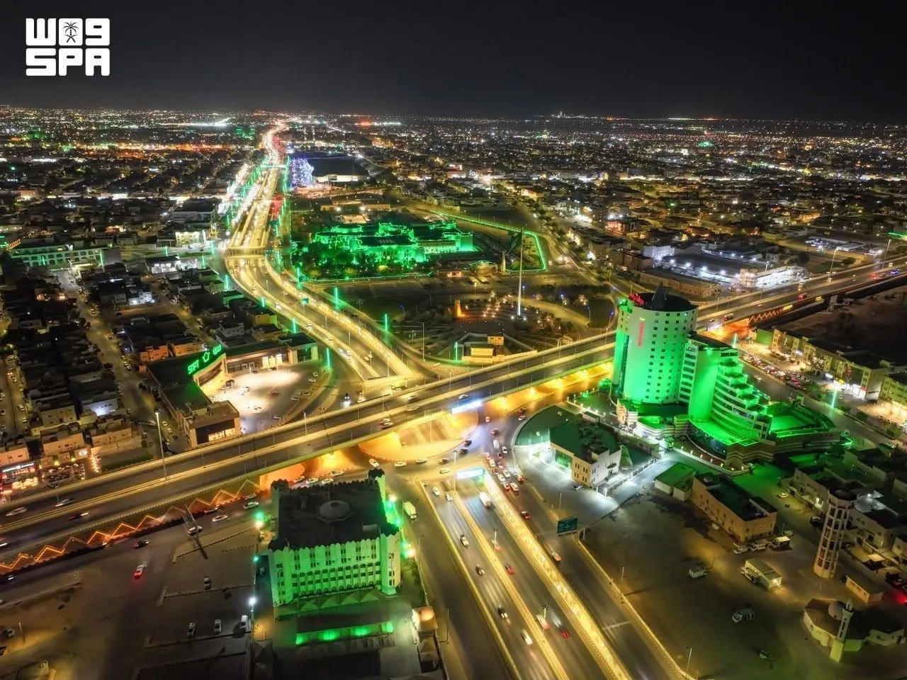 More than 20,000 Saudi flags adorned roads and public squares in Qassim. (SPA)