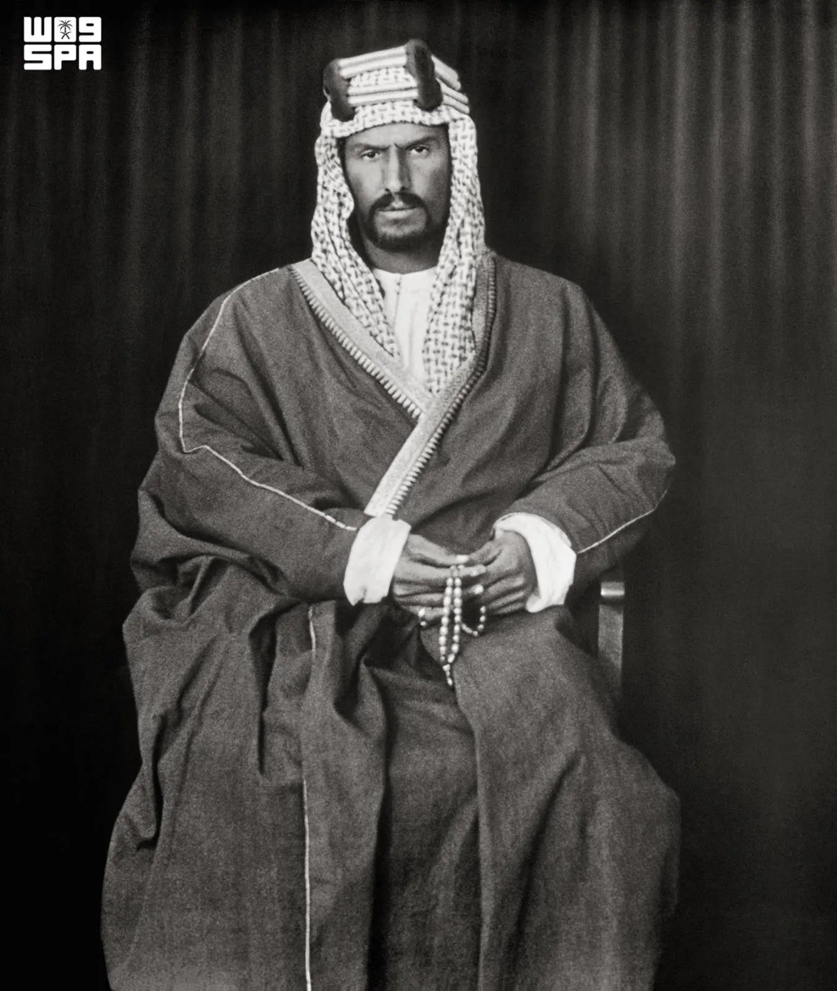 The attire and personal possessions of King Abdulaziz bin Abdulrahman Al Saud were characterized by understated simplicity, traditional elegance, and meticulous grooming across seasons and occasions, according to the King Abdulaziz Foundation for Research and Archives (Darah) to mark National Day. (SPA photo)