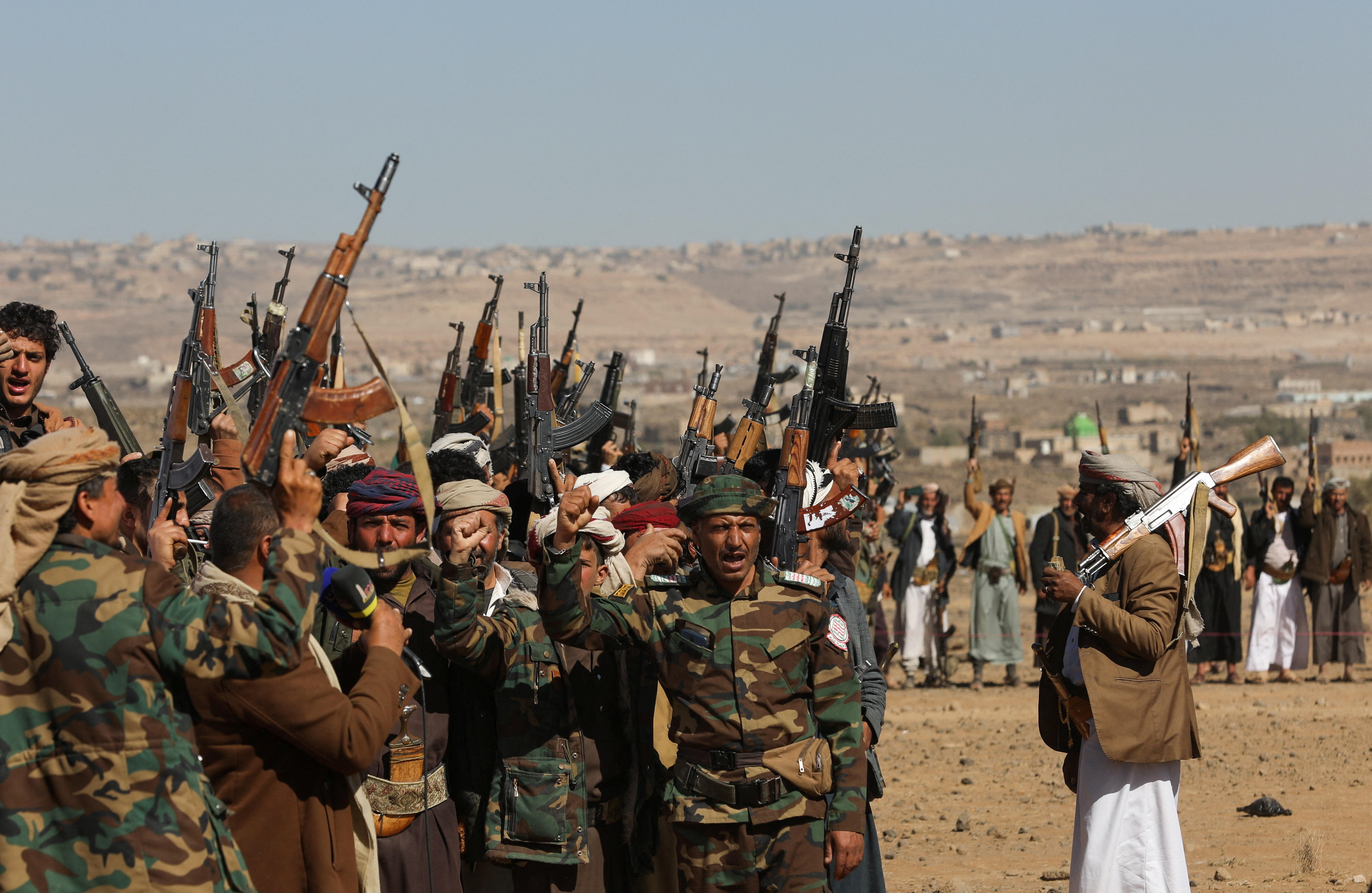 Houthi fighters and tribal supporters hold up their firearms during a protest against recent U.S.-led strikes on Houthi targets, near Sanaa, Yemen January 14, 2024. REUTERS/Khaled Abdullah