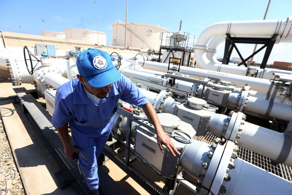 Libya oil pipeline reopens after being blocked by armed group