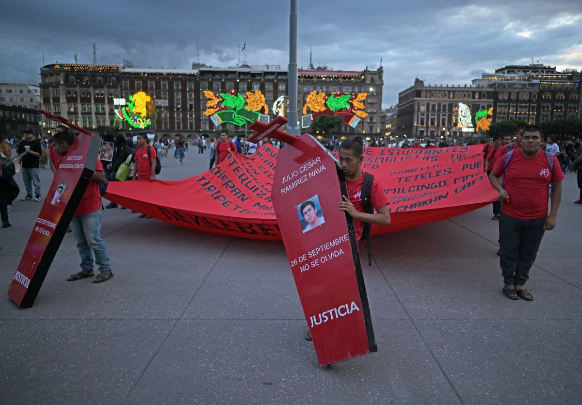 Mexico City Protests Surge: 43 Students Missing Case Remains | Press Glob