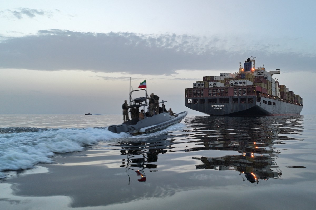 Official Media: Iran Seizes US Autonomous Submarine in Strait of Hormuz