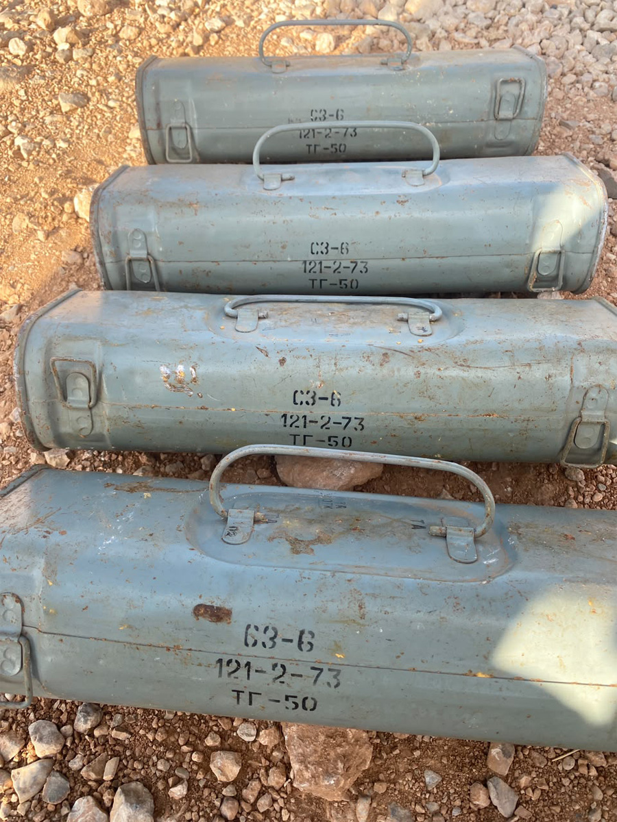 The operation included the seizure of four explosive devices, eight detonators, and electrical wires for explosives, in addition to TNT.
