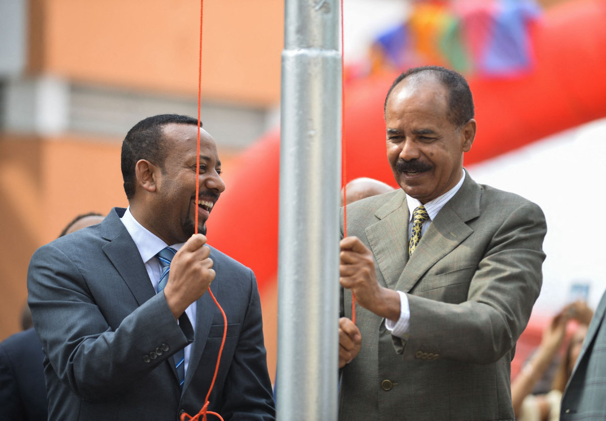 Ethiopian Prime Minister Abiy Ahmed (L) and Eritrean President Isaias Afwerki (R) celebrate the reopening of the Embassy of Eritrea in Addis Ababa on July 16, 2018. (AFP)