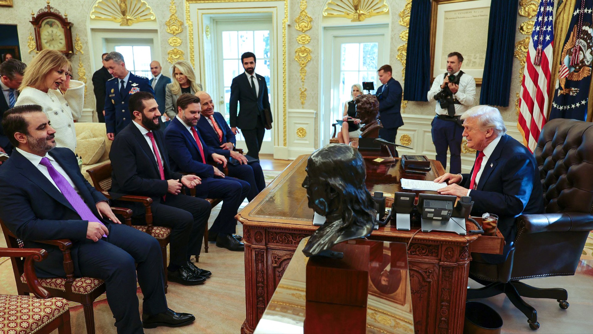 President Donald Trump meeting Syrian President Ahmad Al-Sharaa at the White House on Nov. 10, 2025. Syria’s Foreign Minister Asaad Al-Shaibani, Vice President JD Vance and US envoy for Syria Tom Barrack also attended. (AFP/SANA)
