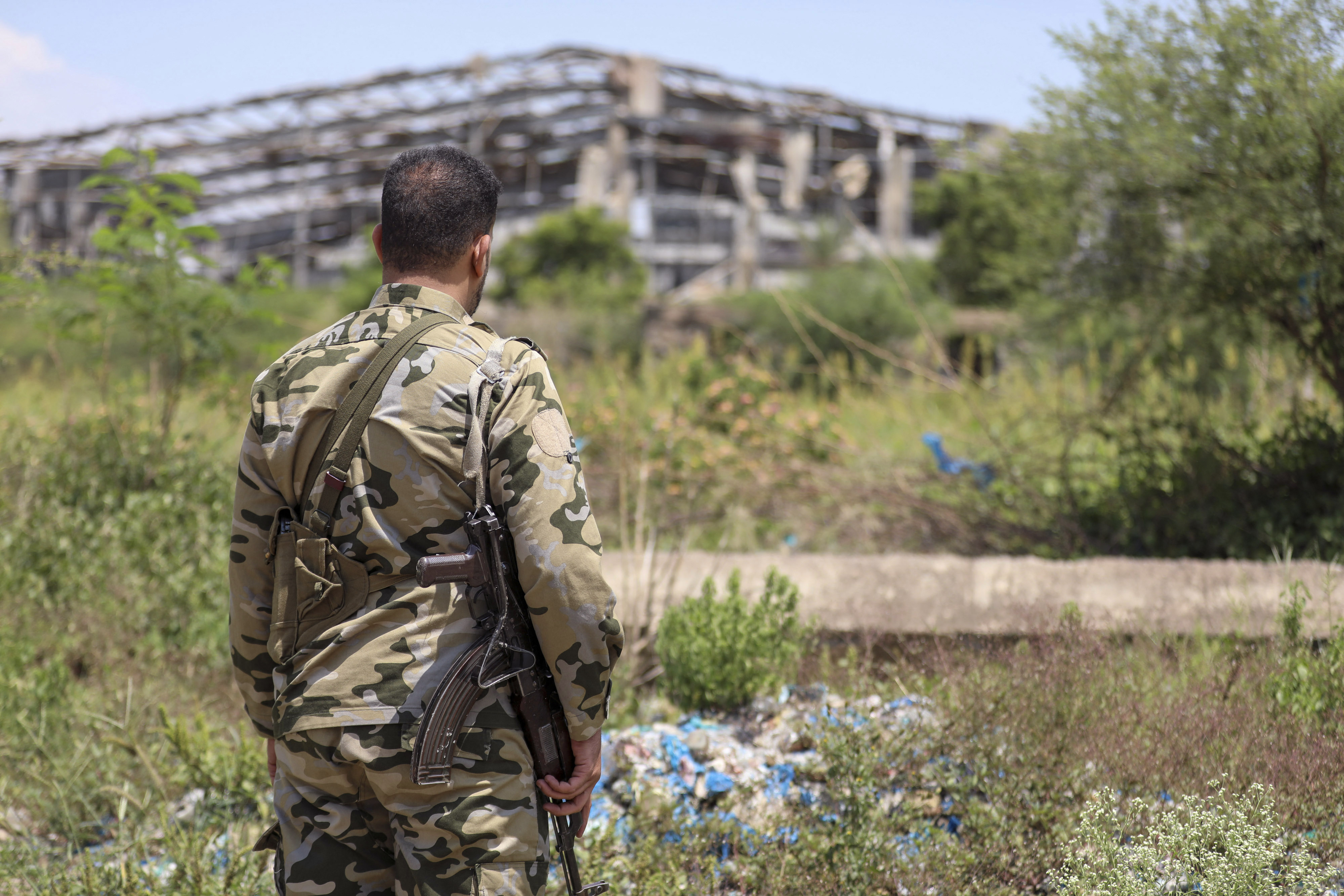 Yemeni Forces launch major operation to reclaim state institutions from Houthis