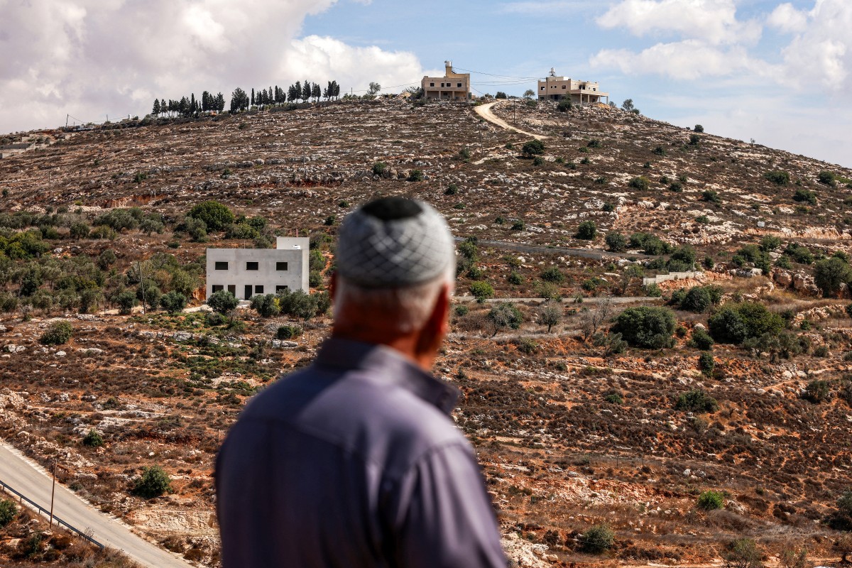 Palestinian families evacuated from West Bank settler violence return home