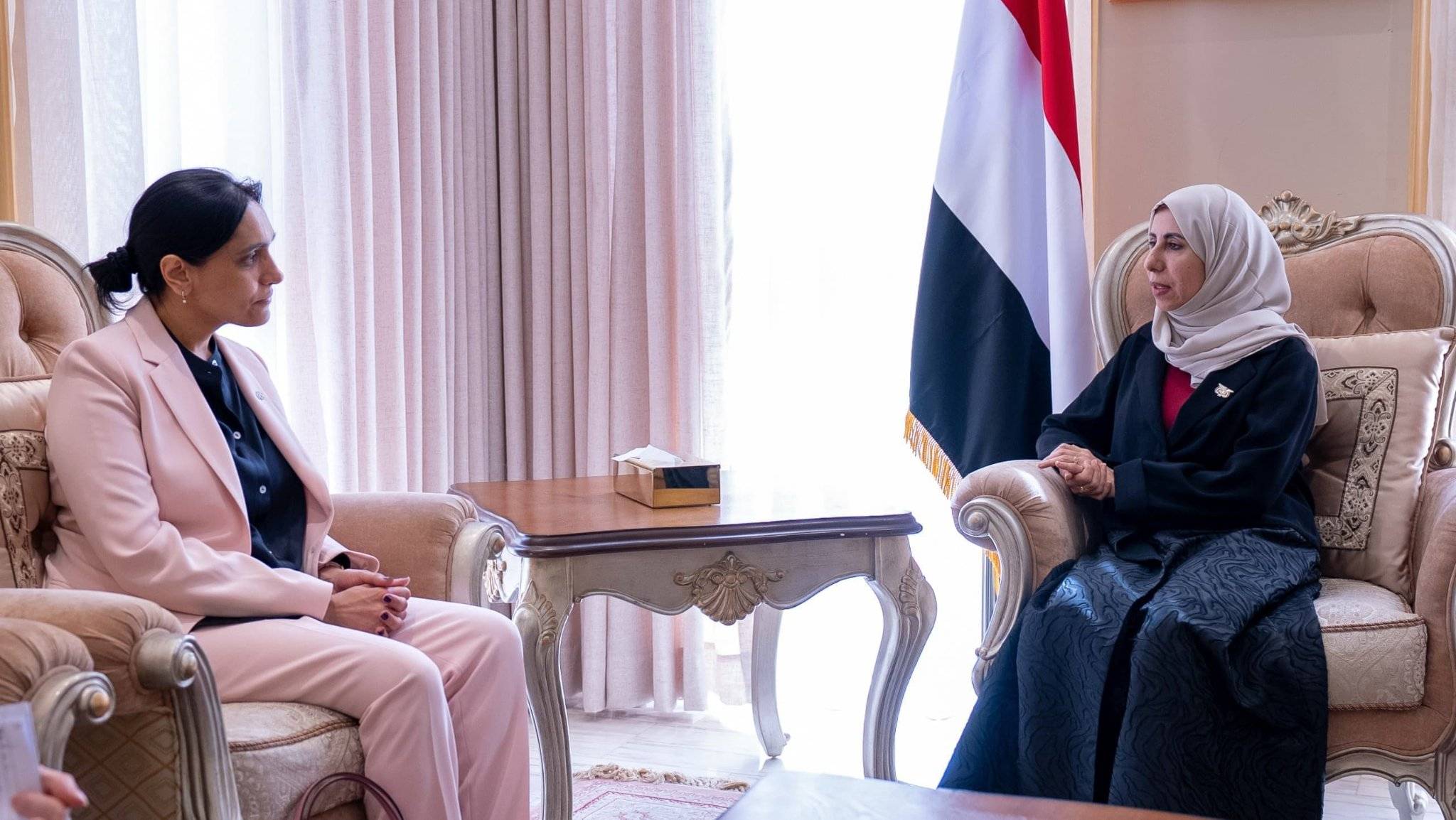Al-Zuba during a recent meeting with the British Ambassador to Yemen (Yemeni Foreign Ministry)