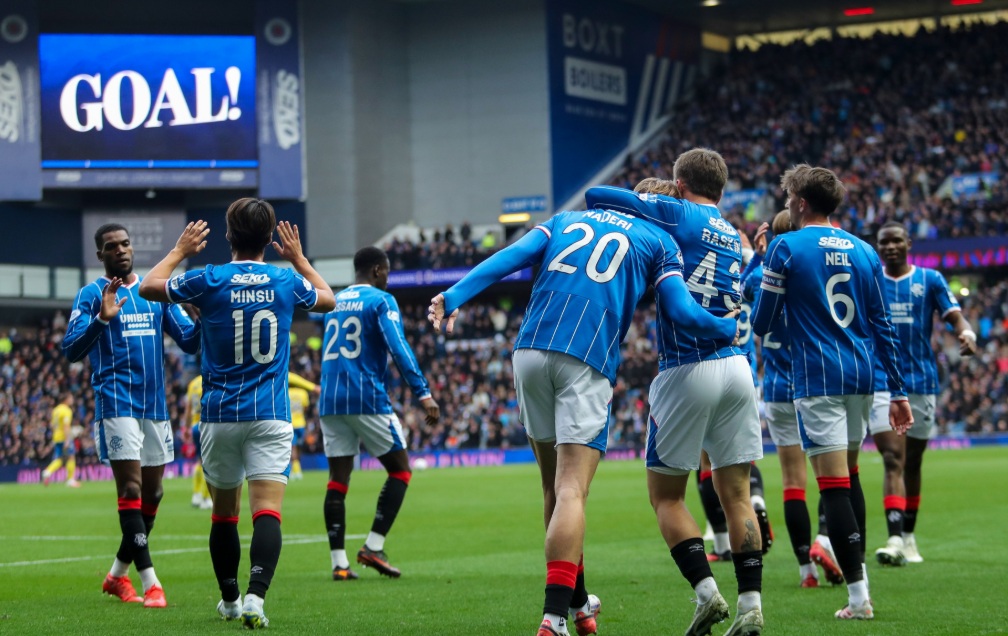 Naderi double helps Rangers take Scottish Premiership top spot