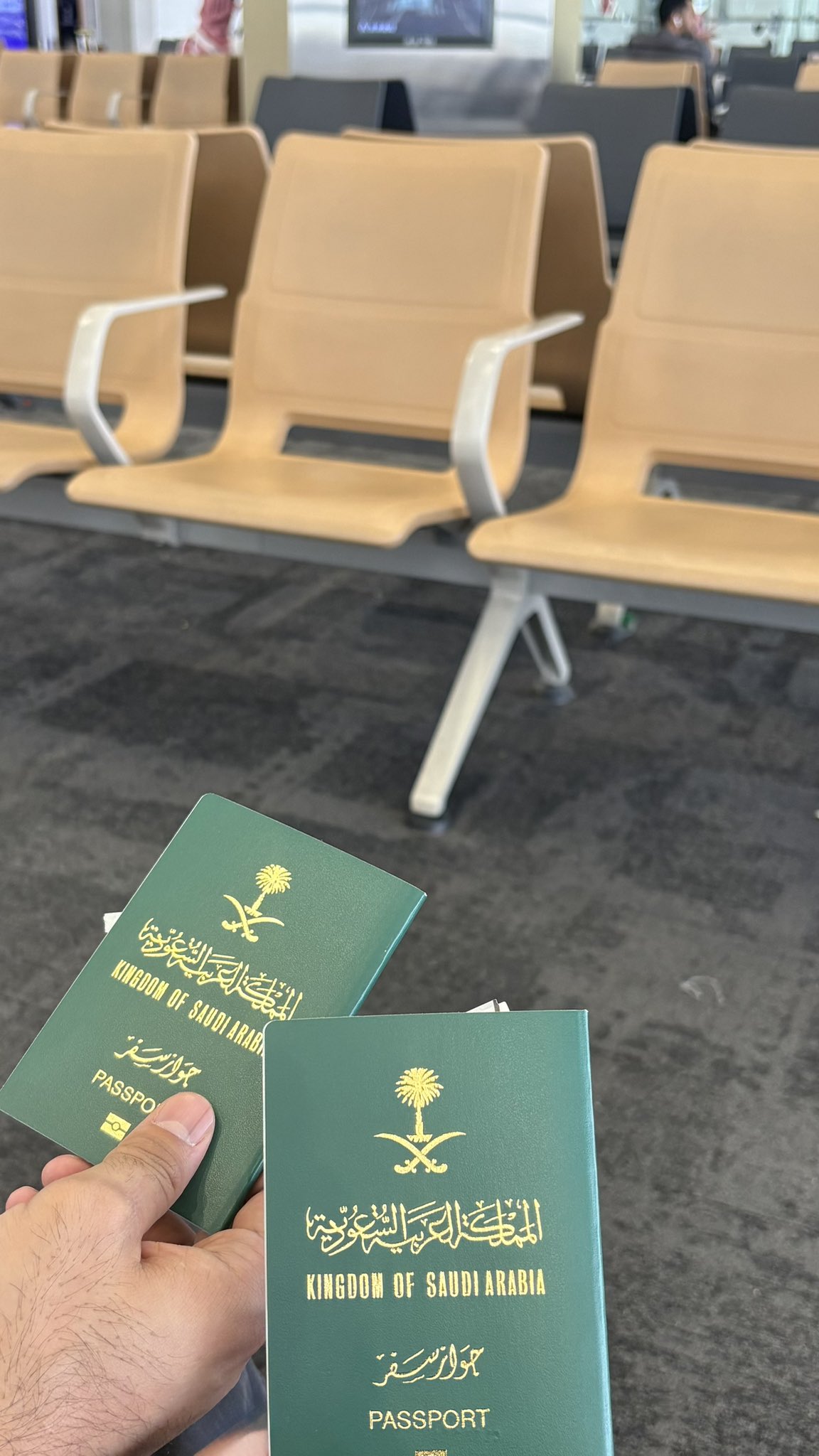 For those stranded abroad, the assistance described by Saudi citizens ranged from securing hotel accommodation to coordinating return plans and providing reassurance during an uncertain situation. (X @rar_098)