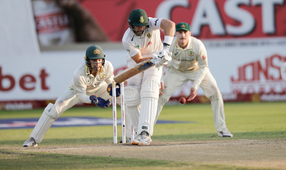 Australia sets 421-run target and South Africa struggling at 102-4 on Day 4