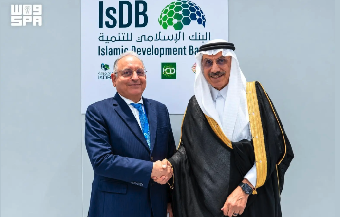 IsDB Group Chairman Muhammad Al-Jasser with Syrian Finance Minister Mohammed Yisr Barnieh. SPA