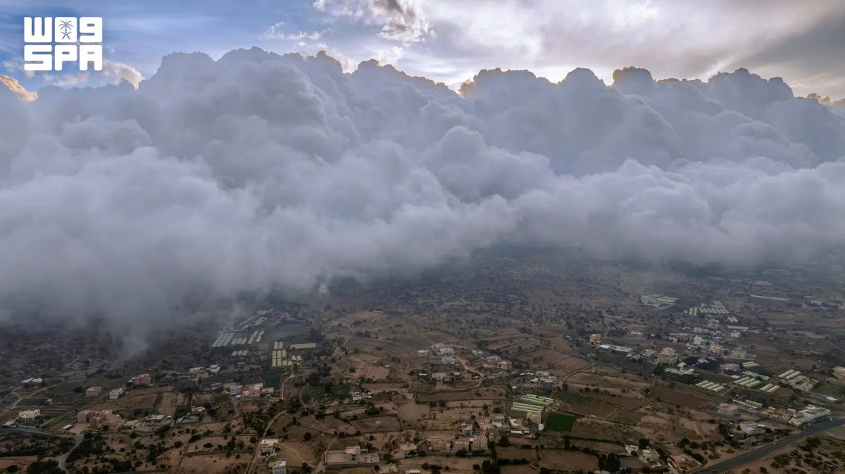 The Al-Wasm season in Asir brings a distinctive autumn pattern, with cooler conditions on mountain peaks contrasting with the warmer climate of the Tihama lowlands. (SPA)