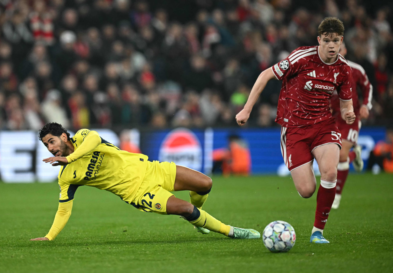 Liverpool's English midfielder #53 James McConnell (R) outruns a challenge from Villarreal's Spanish striker #22 Ayoze Perez Gutierrez during the UEFA Champions League football match between Liverpool and Villareal at Anfield in Liverpool, north west England on October 20, 2026. (AFP)