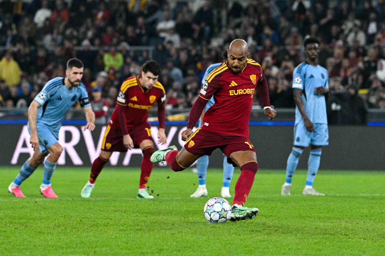 AS Roma's Dutch forward #14 Donyell Malen kicks and scores a penalty during the UEFA Champions League - 1st round day 3 football match between AS Roma and Slovan Bratislava at the Olympic Stadium in Rome on October 20, 2026. (AFP)