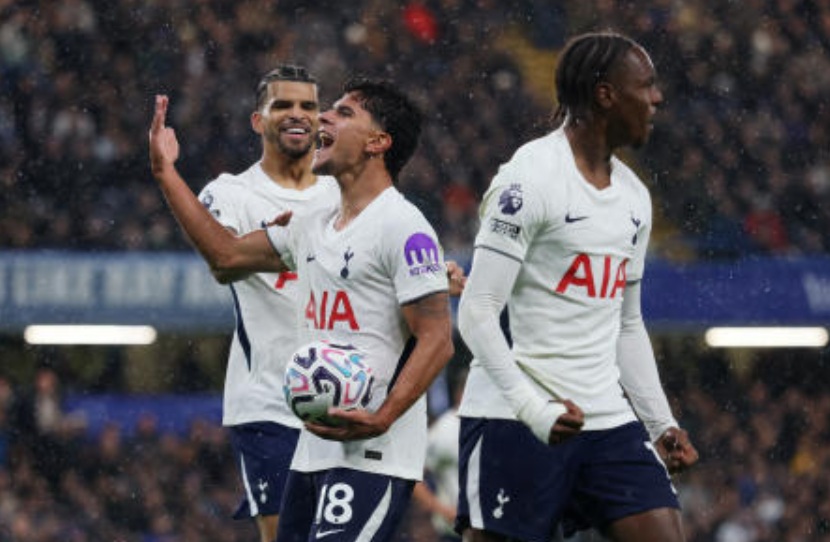 Spurs seal rare win at Chelsea as Palmer sees red