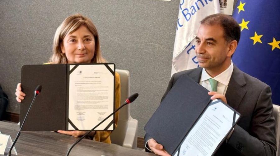 European Investment Bank Vice-President Gelsomina Vigliotti and Tanmiya Capital Ventures Managing Partner Ahmed El-Guindy.