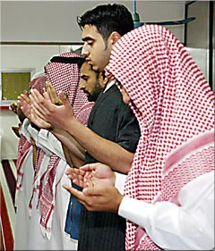Exclusive: Imams Offer Qunoot Prayers for Iraqi People
