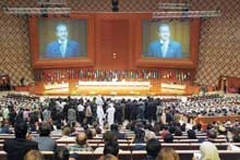 Mahathir Urges Muslim Unity